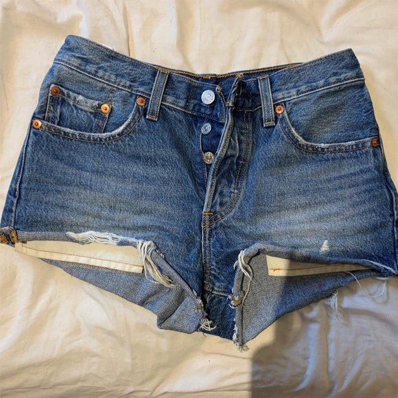 Levi Strauss Denim 501 shorts Aritzia - Picture 2 of 4
